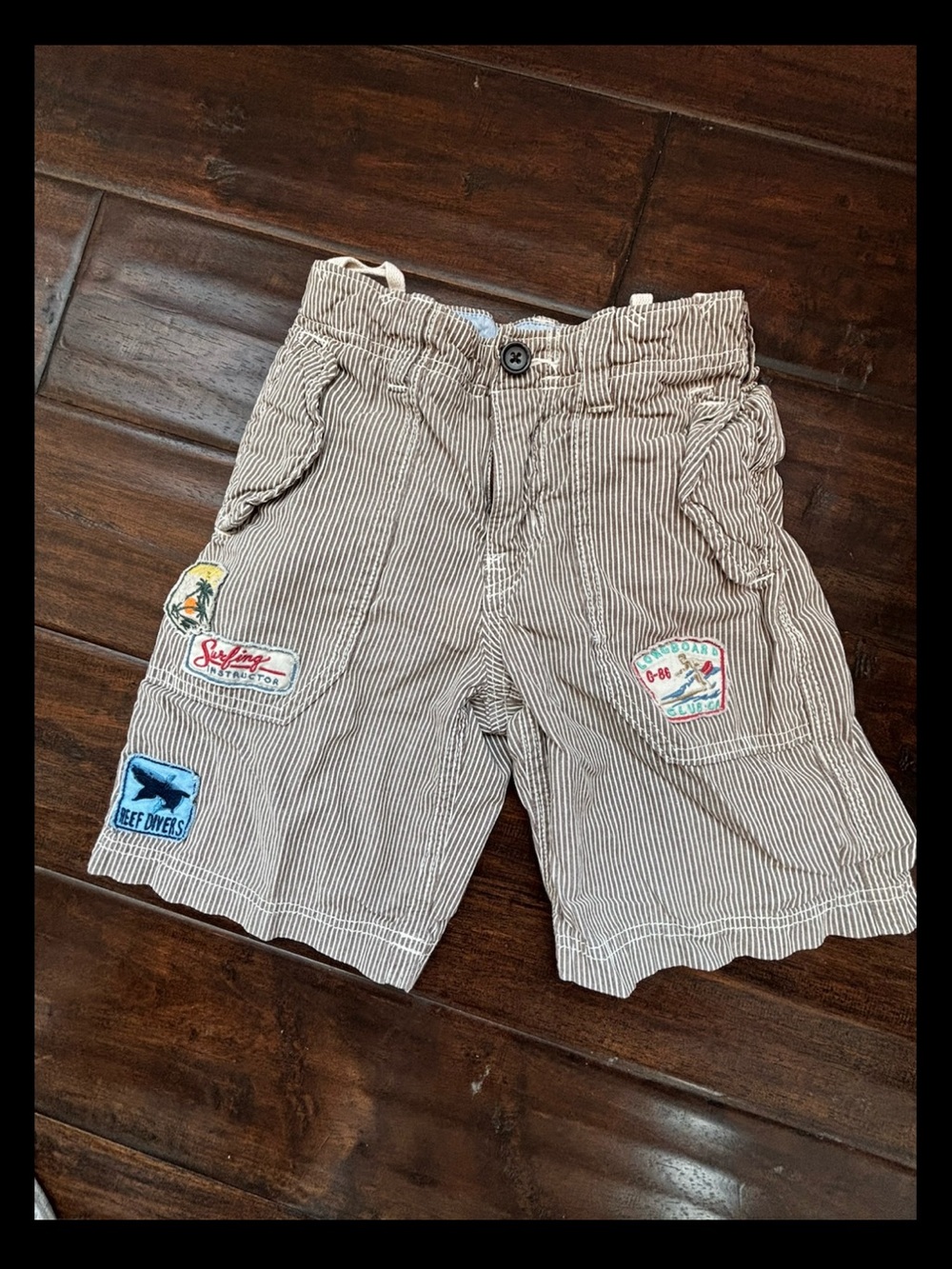 GAP KIDS BOYS BROWN/WHITE STRIPED CARGO SHORTS W PATCHES SIZE 6 ADJUSTABLE WAIST